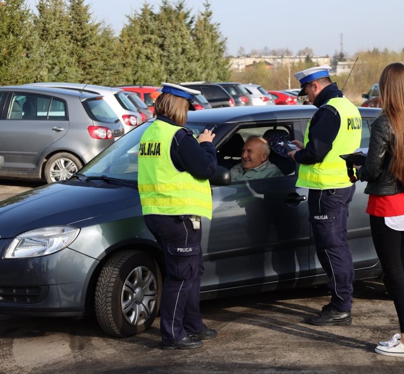 Akcja profilaktyczna na ulicach Radomska i sklepach 