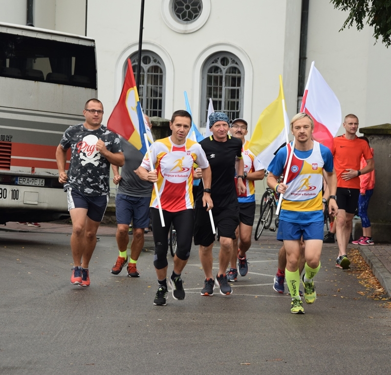 Pielgrzymka do Częstochowy. Biegiem i na rowerze