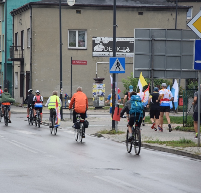 Pielgrzymka do Częstochowy. Biegiem i na rowerze