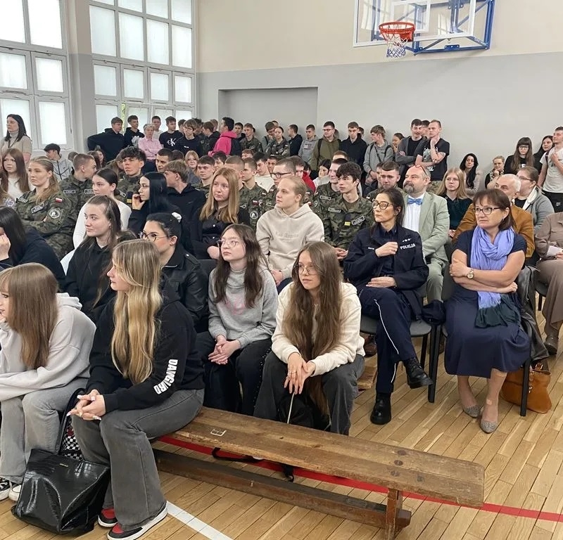 Emocje, które ważą więcej niż słowa. Spotkanie edukacyjne w ZSDiOŚ